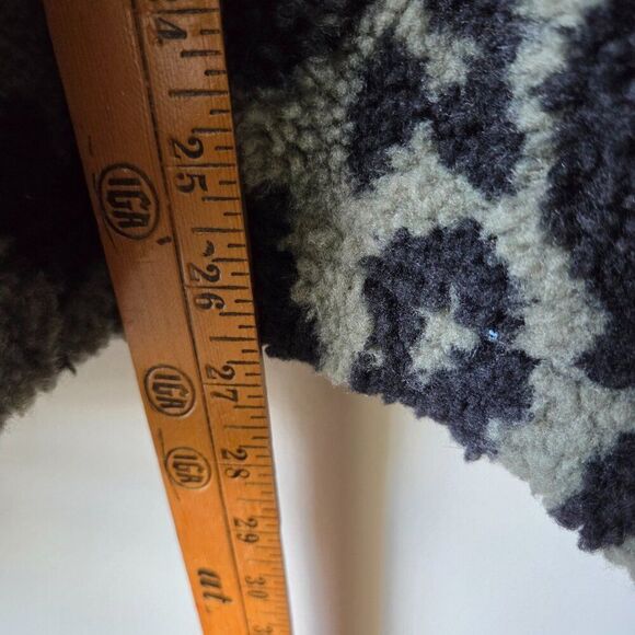 EUC OLD NAVY SHERPA ANIMAL PRINT MOCK NECK BUTTONED SWEATER SIZE XL - Picture 13 of 13